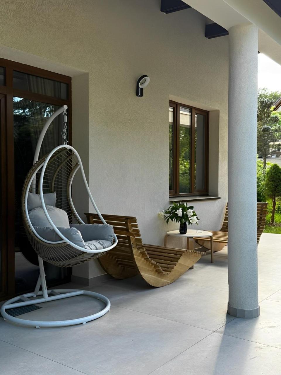 Villa Evie'S Tree House à Dragomirna Extérieur photo