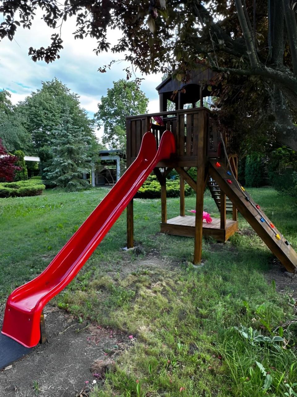 Villa Evie'S Tree House à Dragomirna Extérieur photo